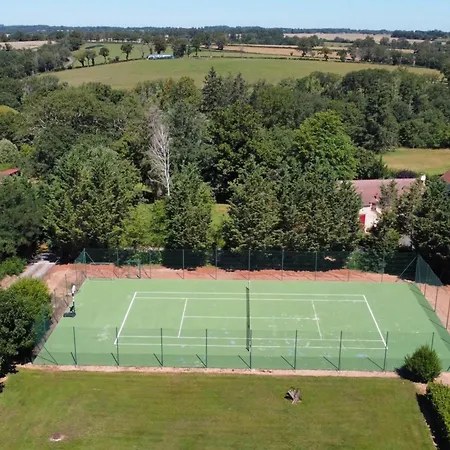 Authentique Avec Spa, Tennis Et Jardin Paysager - Draps Et Menage Inclus, Calme Campagnard. - Fr-1-489-540 Holiday home Chazemais